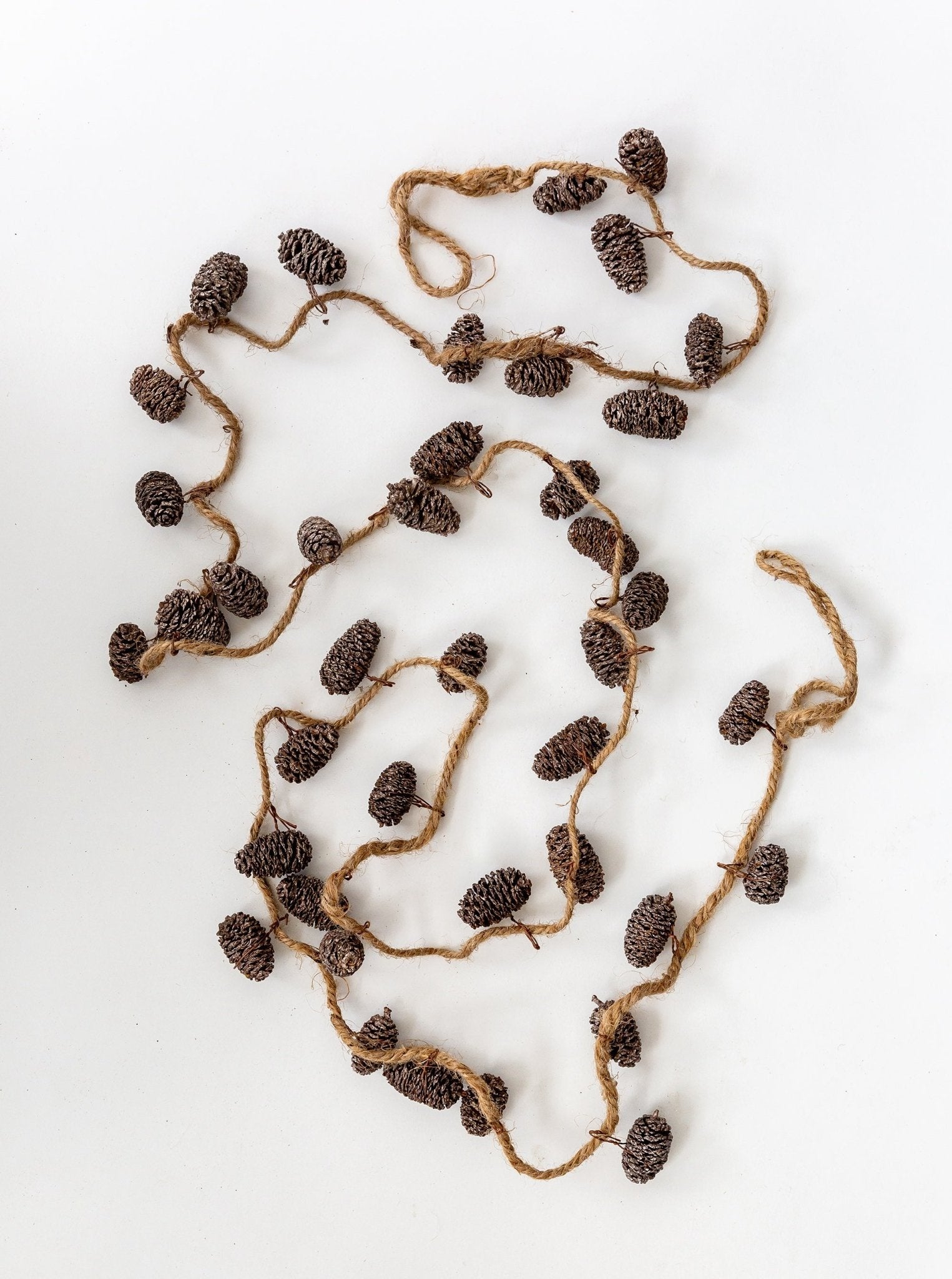 6-pinecone-garland-252752